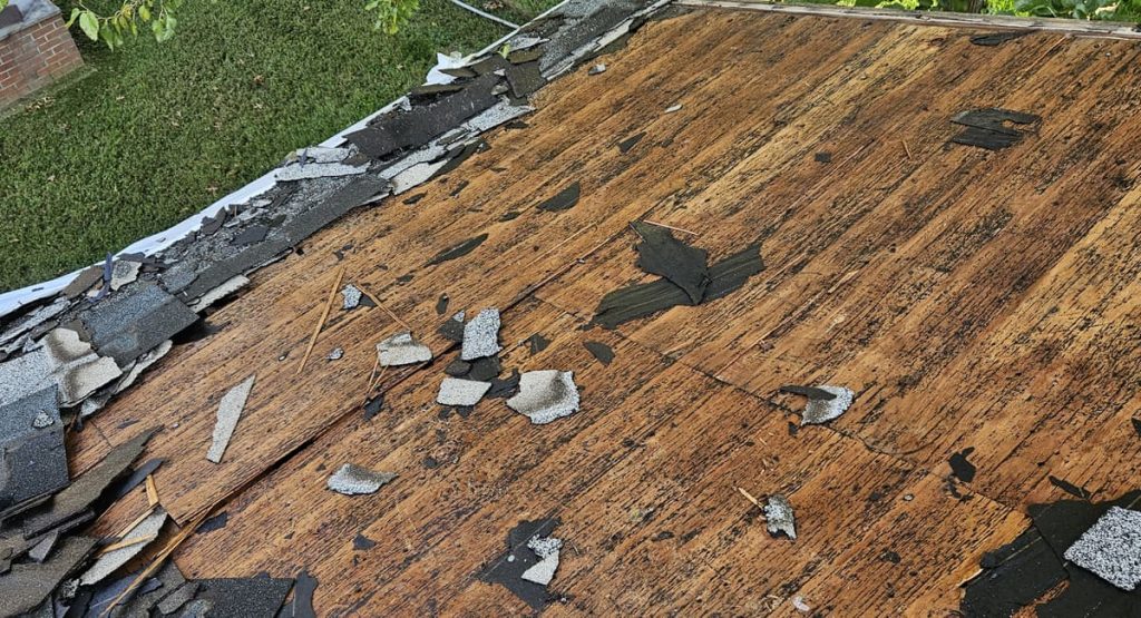 replacing old wood on old roof in new castle de