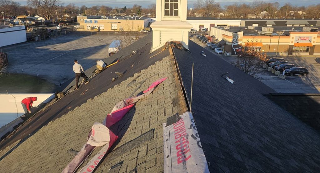 tearing-off-old-roof-new-castle-de-34