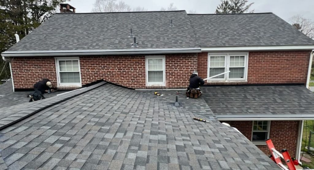 Installing new Williamsburg Grey roof in Talleyville, DE