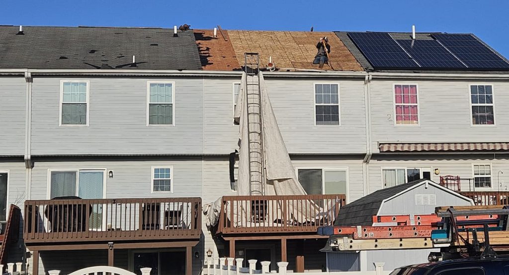 tearing-off-old-roof-middletown-de-3