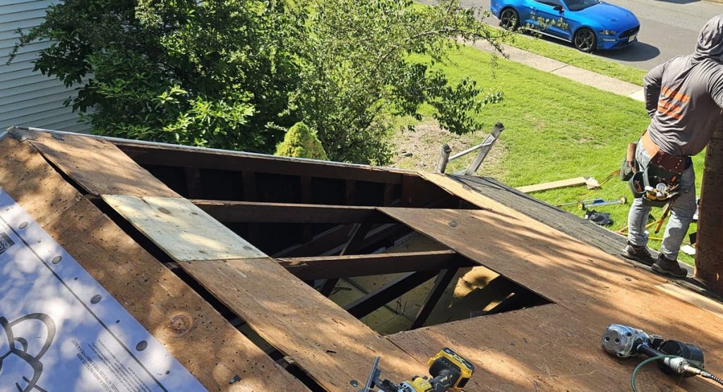 Installing new Onyx Black roof in Wenonah, NJ