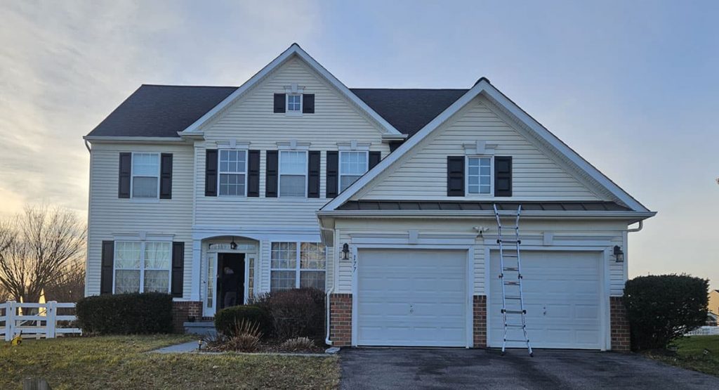 New Onyx Black colored roof in Middletown, DE