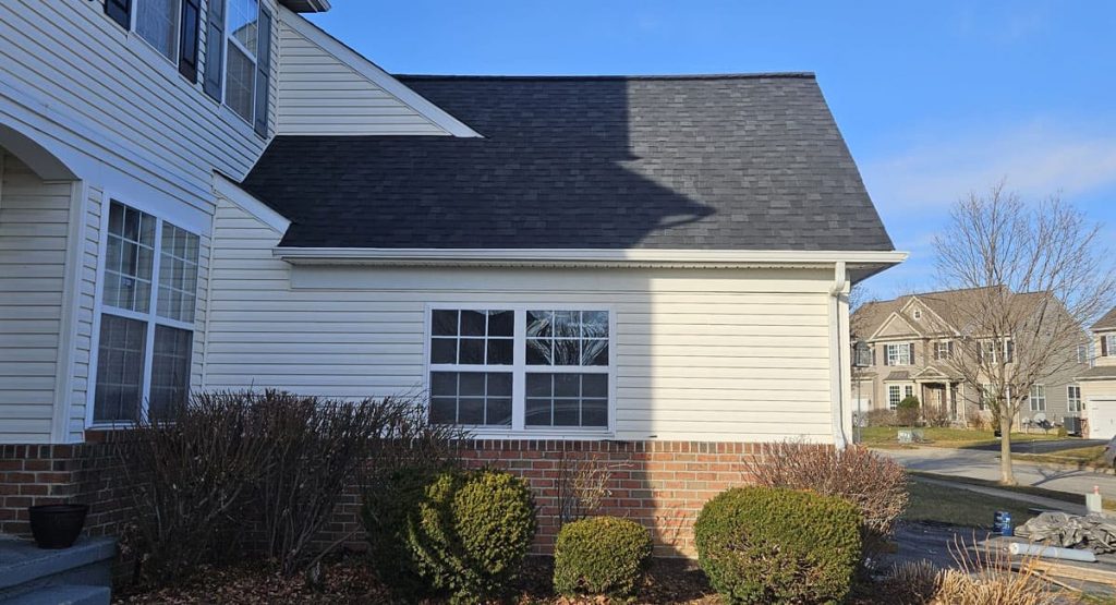 New Onyx Black colored roof in Middletown, DE