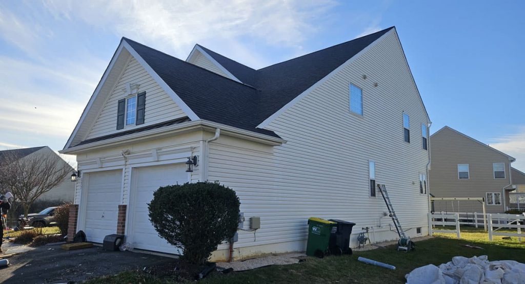 New Onyx Black colored roof in Middletown, DE