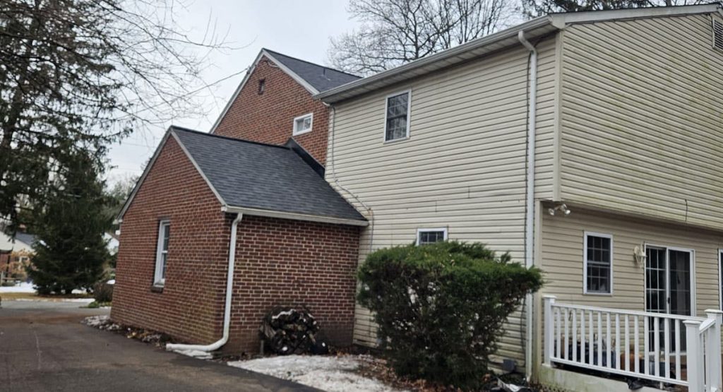 New Onyx Black colored roof in Wilmington, DE
