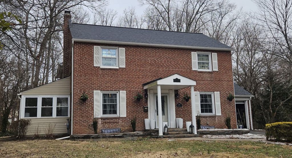 New Onyx Black colored roof in Wilmington, DE