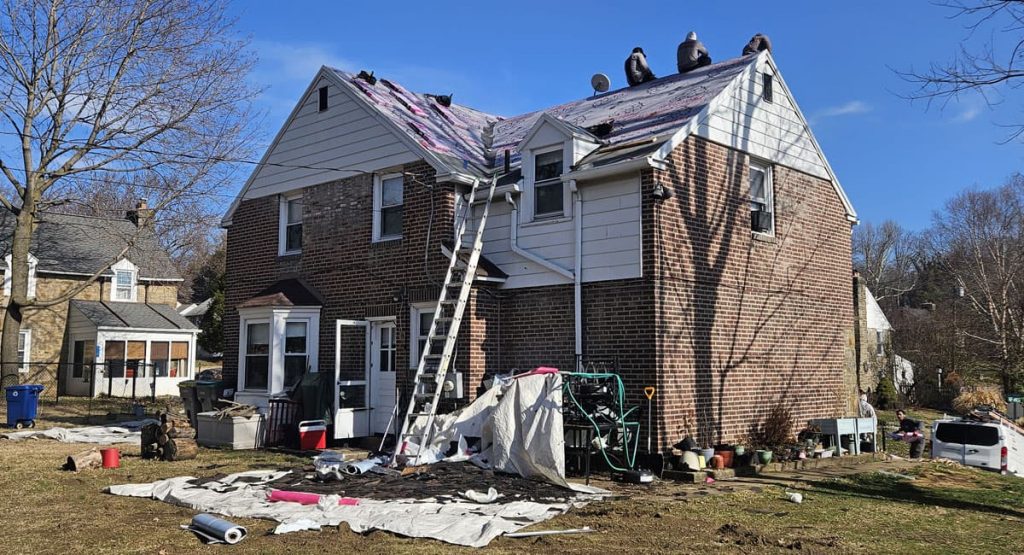 Installing a new roof in Elsmere, DE