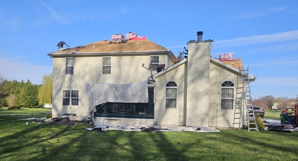 Installing new roof in Magnolia, DE