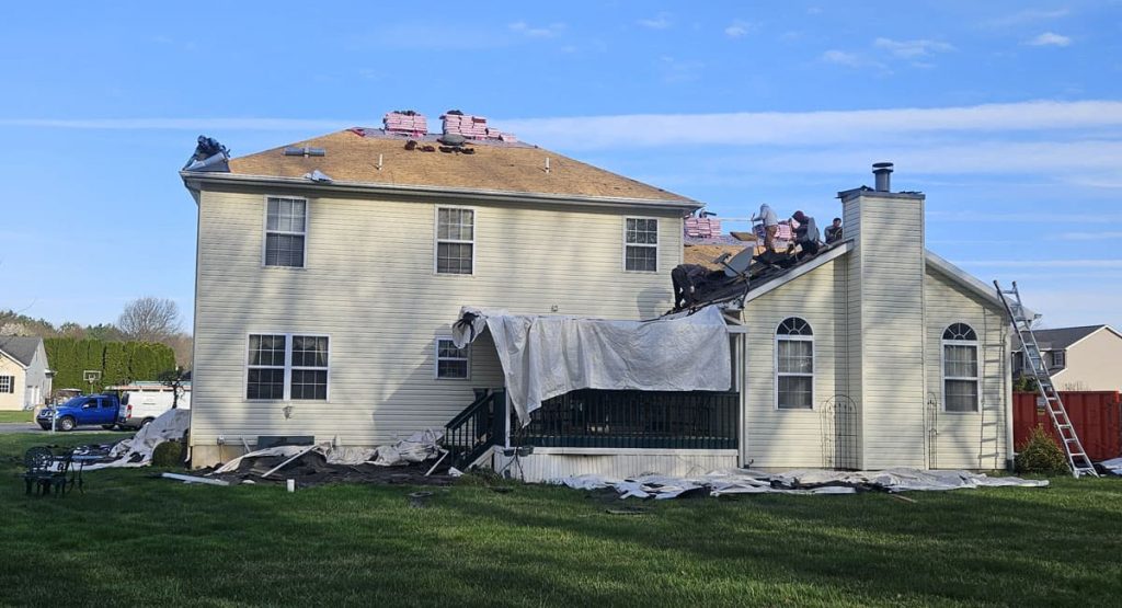 Installing new roof in Magnolia, DE