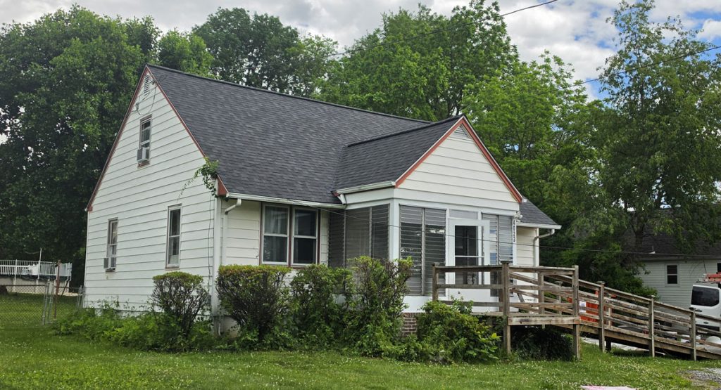 New Onyx Black colored roof in Chichester, PA