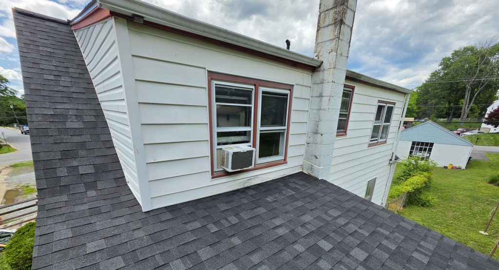 New Onyx Black colored roof in Chichester, PA