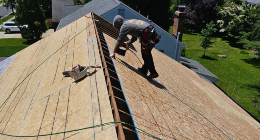 Repairing the old roof in Wilmington, DE