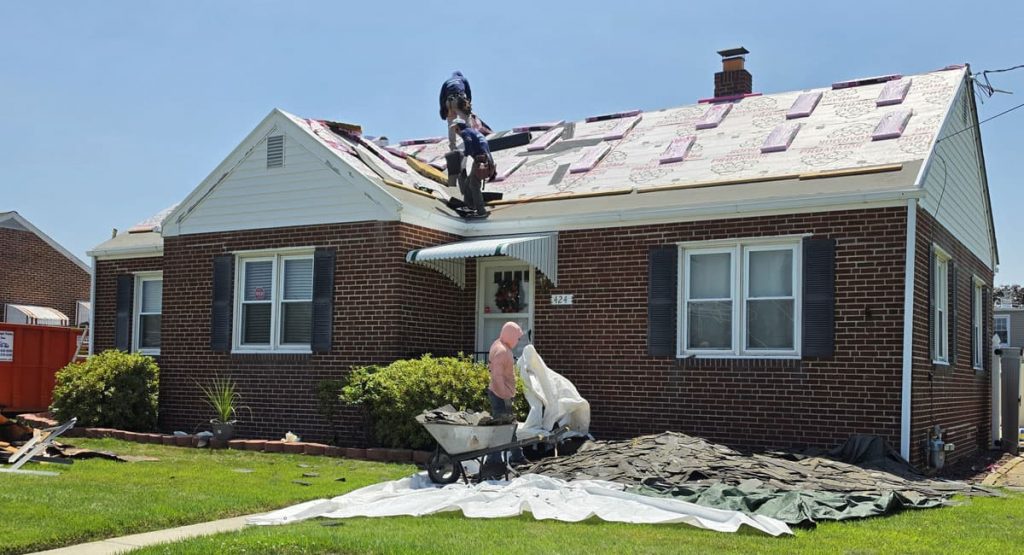 Installing new roof in Elsmere, DE