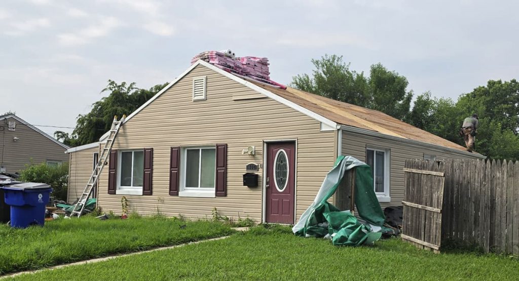Installing new roof in New Castle, DE