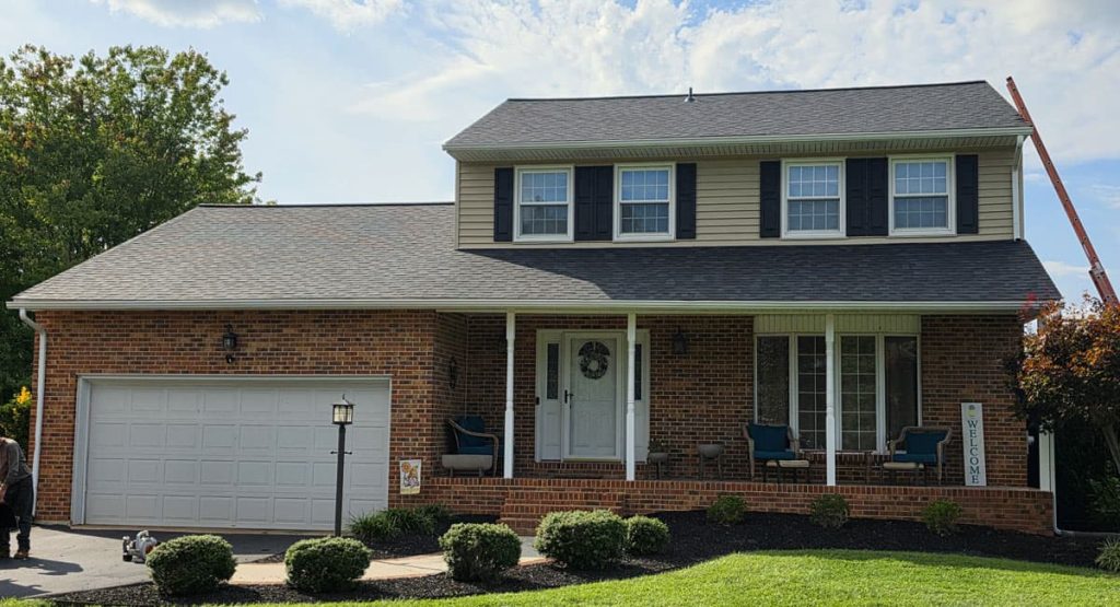 New Onyx Black colored roof in Townsend, DE