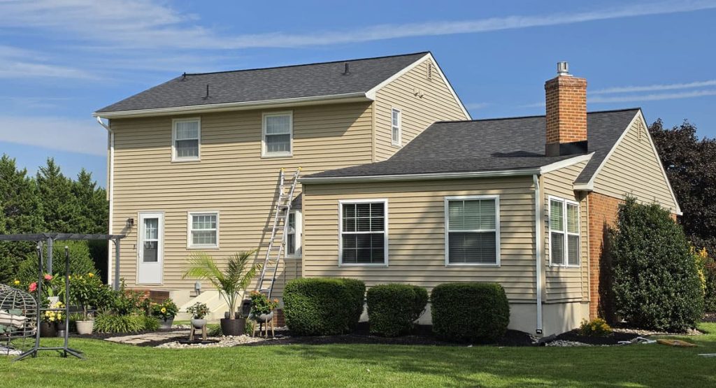 New Onyx Black colored roof in Townsend, DE